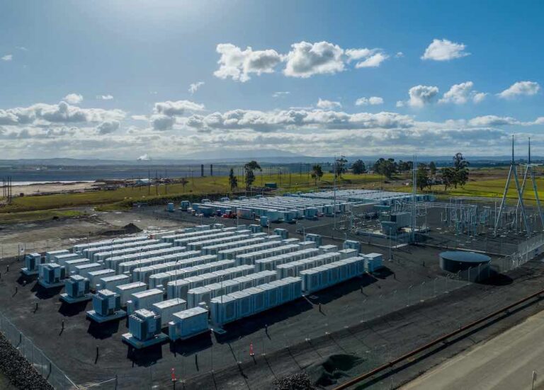 victoria-accelerates-approval-for-major-solar-battery-projects