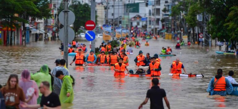 vietnam-flooding-claims-90-lives-as-rescue-efforts-intensify