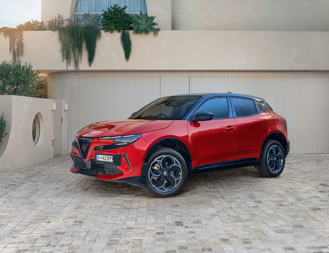 alfa-romeo-junior-launches-with-stylish-hybrid-and-electric-options