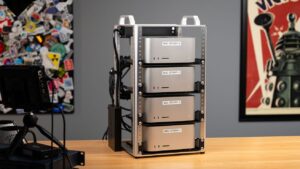 apple-s-thunderbolt-5-boosts-ai-research-with-enhanced-clustering