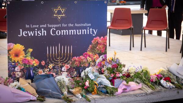 armidale-rallies-in-solidarity-with-jewish-community-after-attack