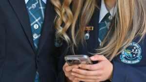 australia-implements-social-media-ban-for-under-16s-to-protect-youth
