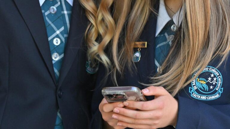 australia-implements-social-media-ban-for-under-16s-to-protect-youth