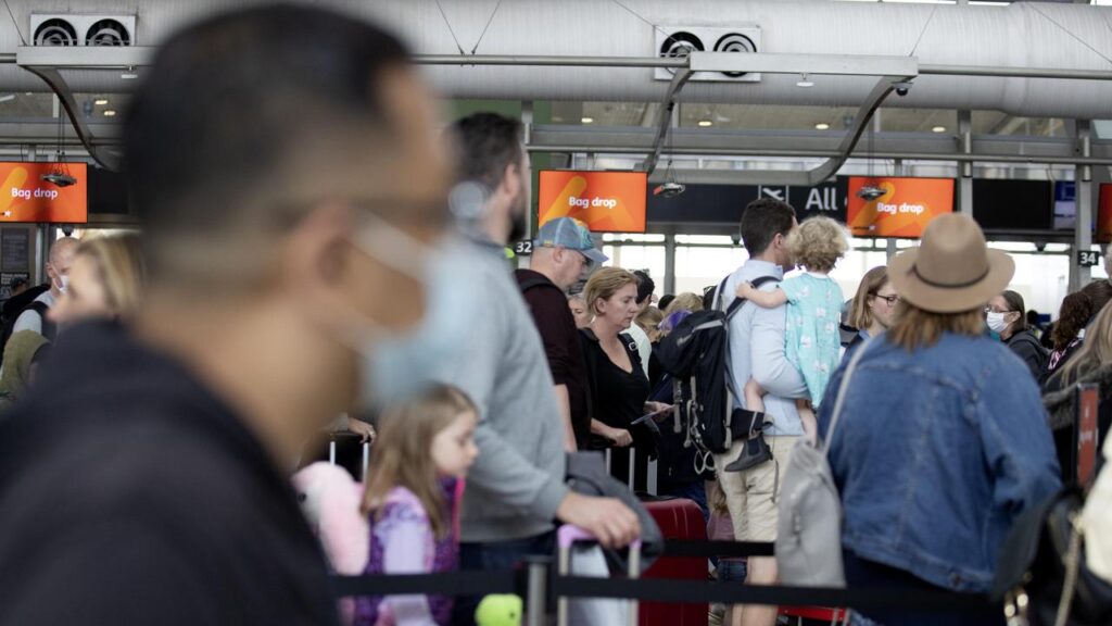 australian-student-visa-crisis-50-000-cases-await-review