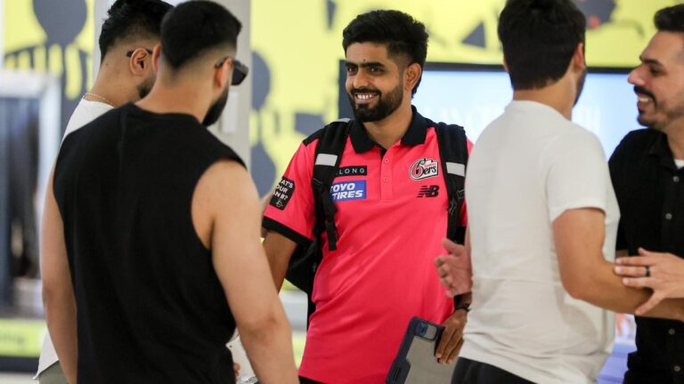 babar-azam-arrives-in-perth-for-big-bash-league-2025-opener
