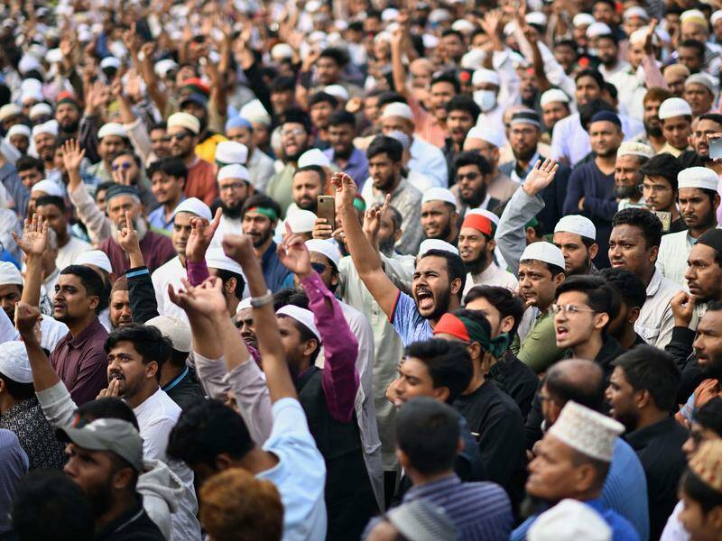 bangladesh-mourns-activist-hadi-as-political-tensions-escalate