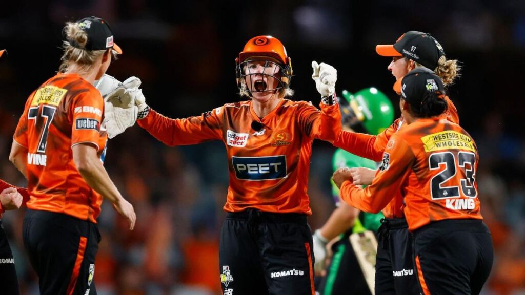 beth-mooney-leads-perth-scorchers-to-wbbl-final-with-stunning-76