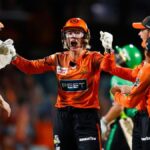 beth-mooney-leads-perth-scorchers-to-wbbl-final-with-stunning-76