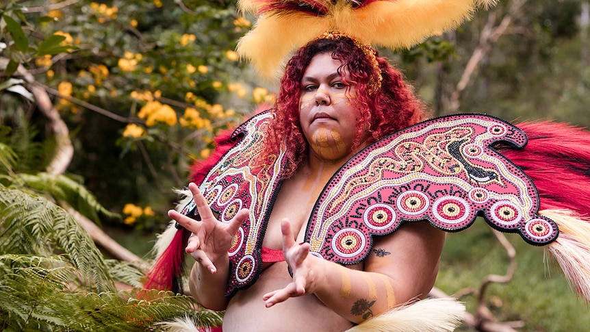 bizzi-lavelle-revives-blak-burlesque-heritage-in-australia