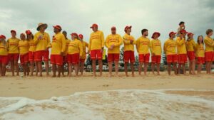 bondi-lifesavers-honor-shooting-victims-at-beach-tribute