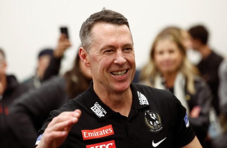 craig-mcrae-signs-urgent-extension-with-magpies-until-2026
