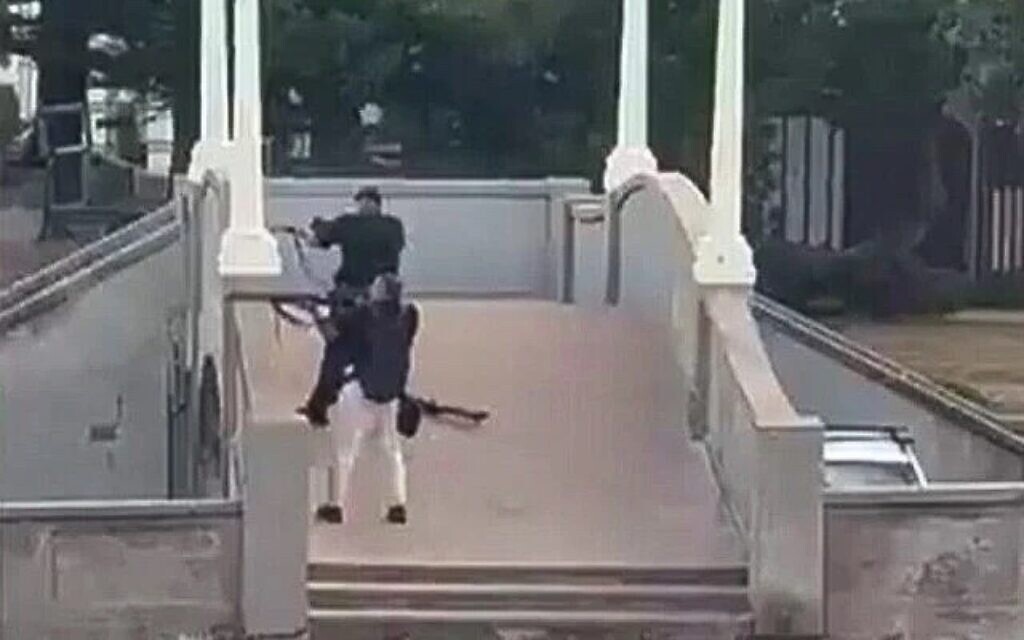 father-son-terror-duo-acted-alone-in-sydney-bondi-beach-attack