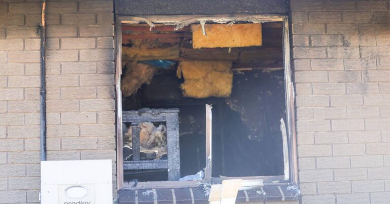 firefighters-battle-intense-blaze-in-east-albury-bedroom