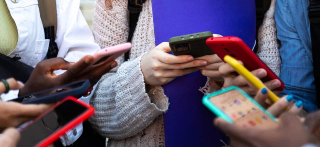 former-pms-support-campaign-for-safer-social-media-usage