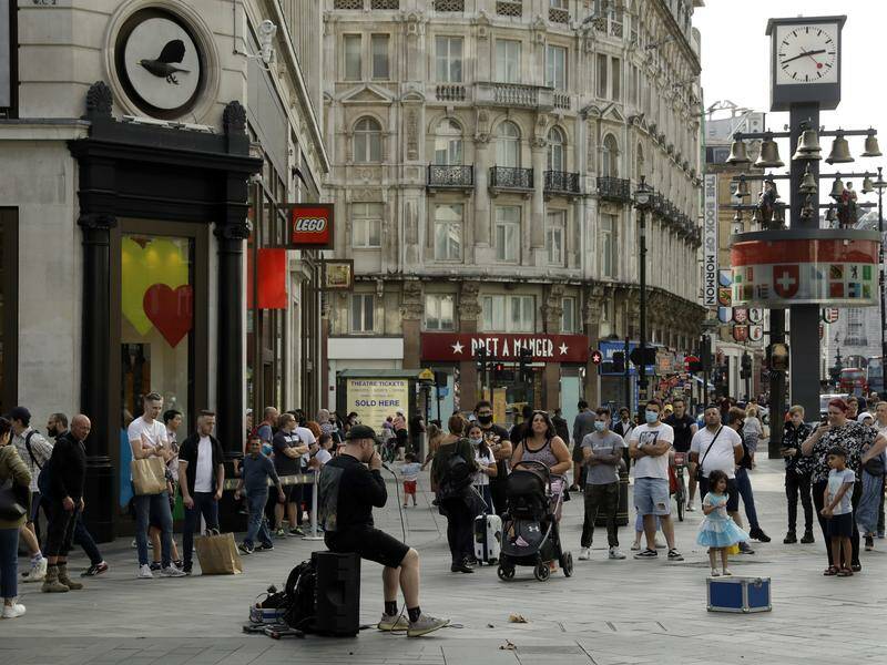 hero-security-guard-saves-11-year-old-girl-from-stabbing