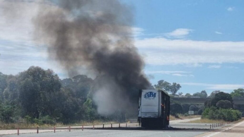hume-hwy-closed-truck-fire-sparks-major-delays-in-yass