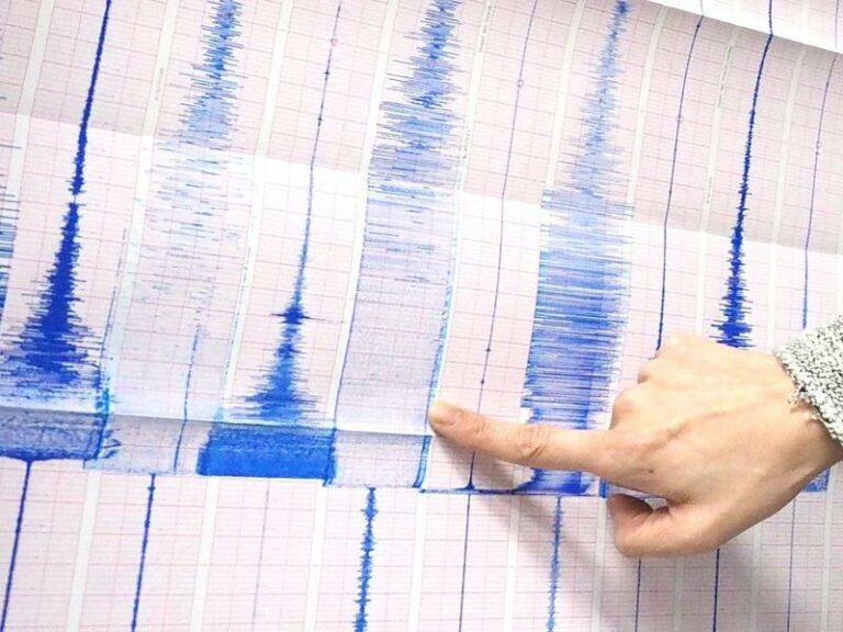 japan-lifts-tsunami-advisory-after-6-9-magnitude-earthquake