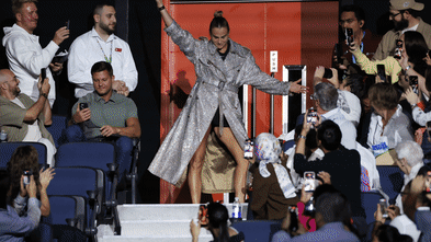 kyrgios-defeats-sabalenka-6-3-6-3-in-dramatic-battle-of-the-sexes