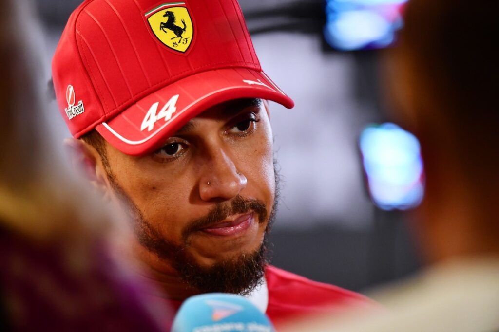 lewis-hamilton-s-touching-moment-at-abu-dhabi-grand-prix-captivates-fans