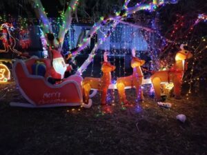 lewiston-family-lights-up-holidays-with-spectacular-display