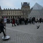 louvre-museum-strike-extended-amid-security-concerns
