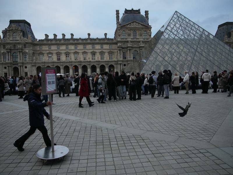 louvre-museum-strike-extended-as-staff-demand-better-conditions
