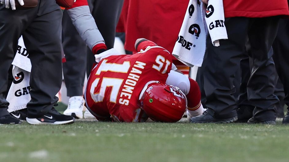 mahomes-and-parsons-suffer-major-injuries-impacting-playoff-hopes