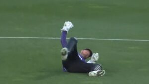 matthew-wade-stuns-fans-with-one-handed-bbl-catch-tonight