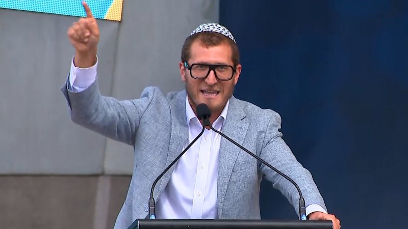 melbourne-celebrates-final-night-of-hanukkah-with-thousands-gathered