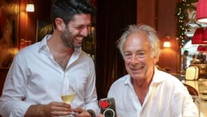 melbourne-venues-ban-phones-to-reconnect-patrons-now