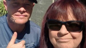 mother-and-son-feed-50-homeless-this-christmas-eve