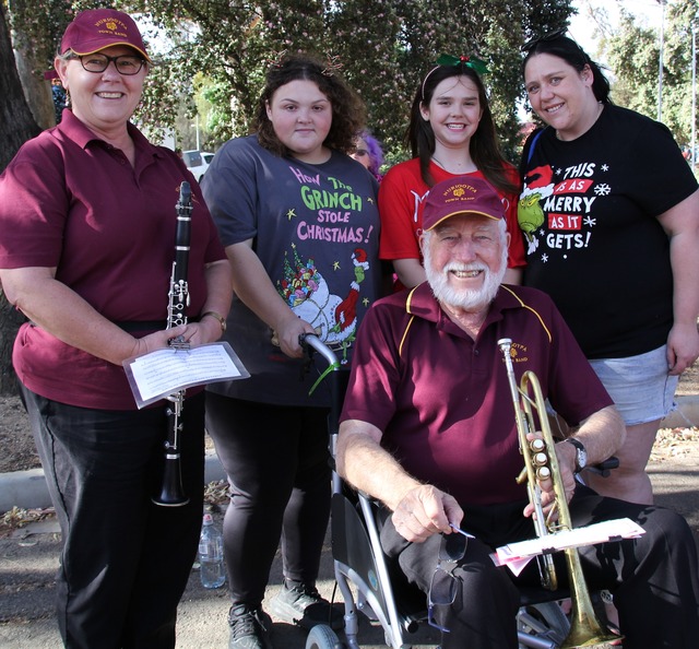 nuriootpa-town-band-thanks-local-heroes-for-christmas-support