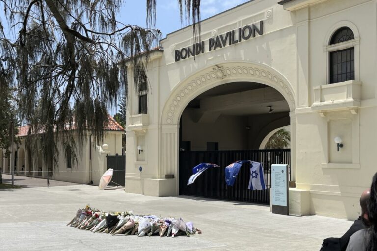 parents-hail-son-a-hero-after-he-confronts-sydney-gunman