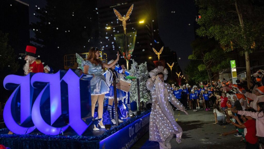 perth-christmas-pageant-delights-thousands-with-festive-magic