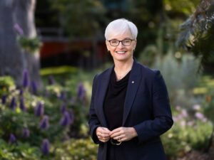 pioneering-marine-biologist-emma-johnston-ao-dies-at-52