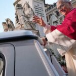 pope-leo-xiv-celebrates-christmas-spirit-at-spanish-steps