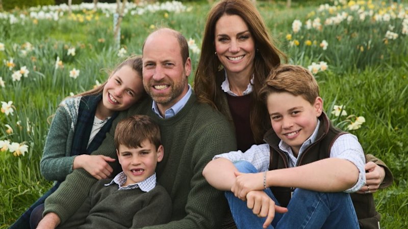 prince-and-princess-of-wales-unveil-heartwarming-christmas-card-photo