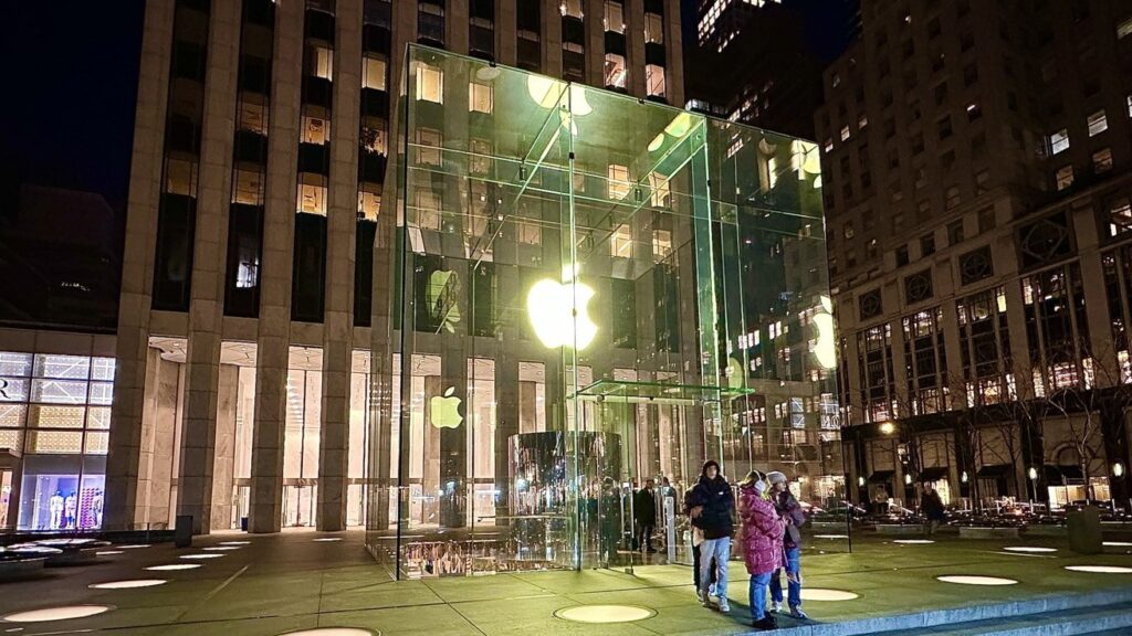 protests-and-thefts-a-global-look-at-apple-related-crimes