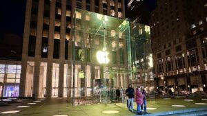 protests-and-thefts-a-global-look-at-apple-related-crimes