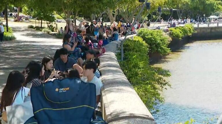 queenslanders-pack-venues-for-new-year-s-celebration-at-midnight