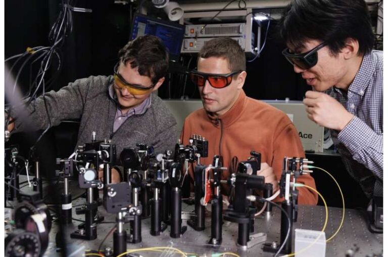 researchers-achieve-all-optical-modulation-in-silicon-device