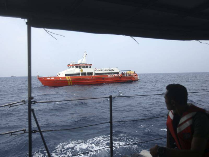 search-intensifies-for-missing-spanish-family-after-boat-sinks