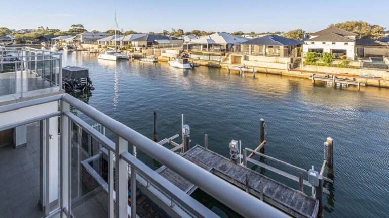 stunning-canal-home-in-wannanup-listed-for-2-8-million