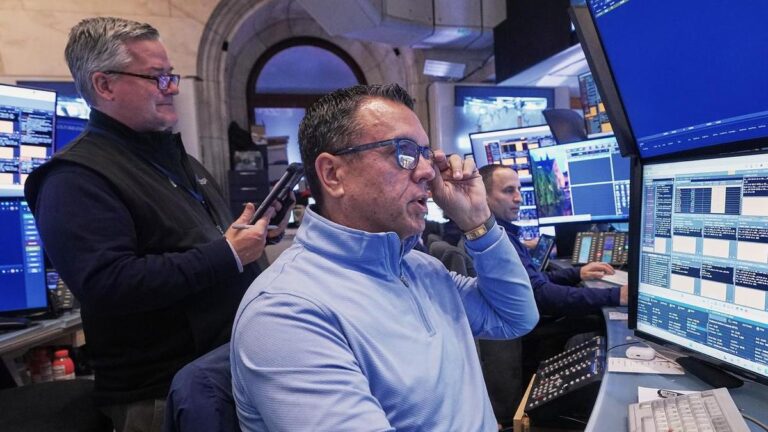 tech-shares-surge-as-fed-rate-cut-bets-skyrocket