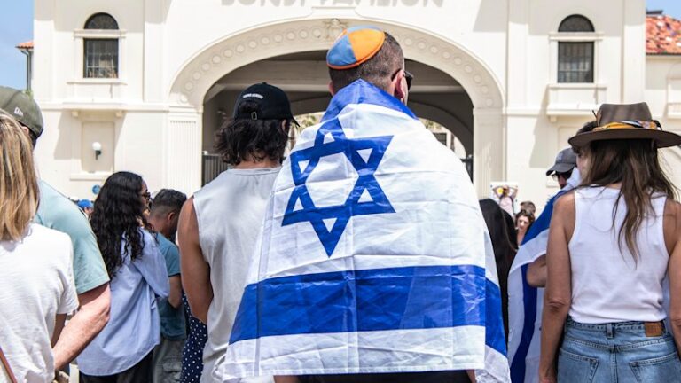 terror-strikes-bondi-beach-chaos-erupts-as-violence-breaks-out
