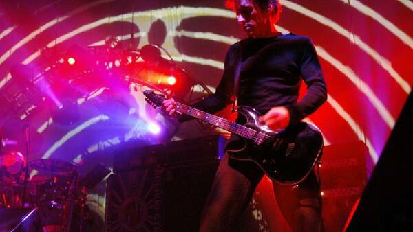 the-cure-mourns-loss-of-guitarist-perry-bamonte-at-65