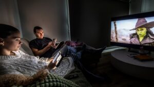 tv-producers-adapt-strategies-to-combat-phone-distractions