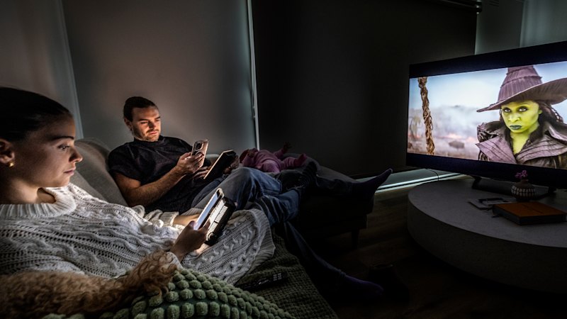 tv-producers-adapt-strategies-to-combat-phone-distractions