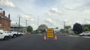 urgent-burst-water-main-floods-bathurst-cbd-street-road-closed