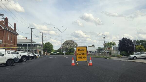 urgent-burst-water-main-floods-bathurst-cbd-street-road-closed